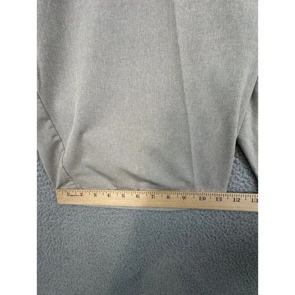 Travis Matthew Beck Golf Shorts Mens Size 42 Beige Khaki Microcheck - Picture 11 of 11